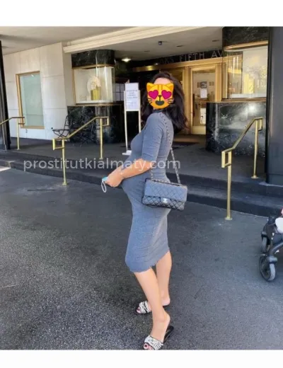 Беременная Аделя